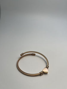 Guldbelagt Glat Åbent Armbånd - Simpelt og Elegant