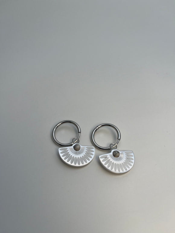 Sølvfarvet Vifteformet Ring Øreringe med Strålemønster - Elegant og Vintage
