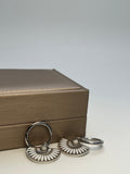 Sølvfarvet Vifteformet Ring Øreringe med Strålemønster - Elegant og Vintage