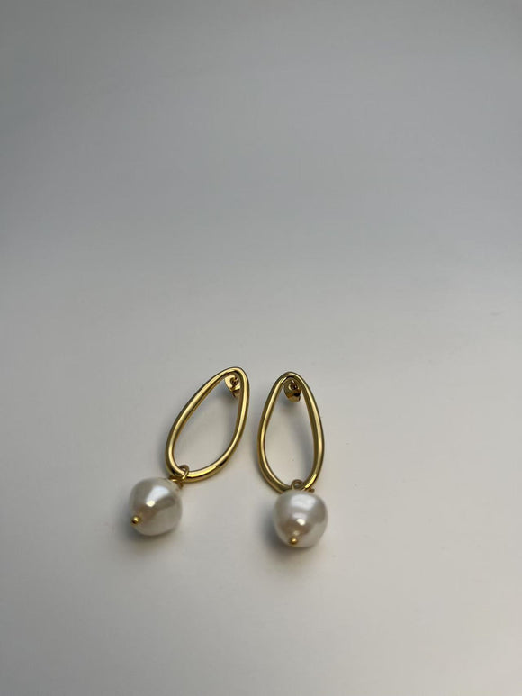 Guldbelagt Oval Ring og Perle Øreringe - Simpelt og Elegant